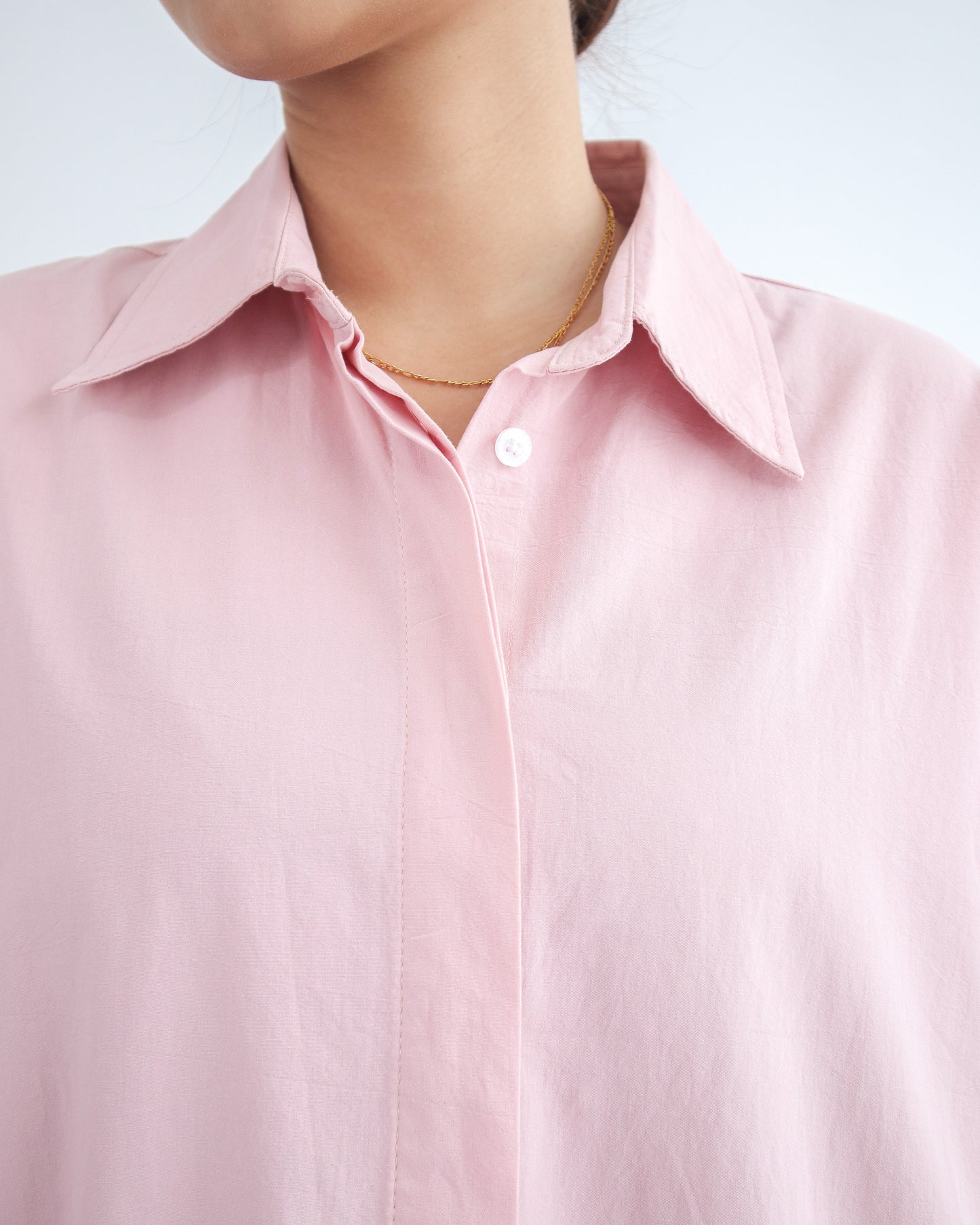 KAIAHATI - Kemeja Oversized Sisi Lipatan Stovia Pink Lembut