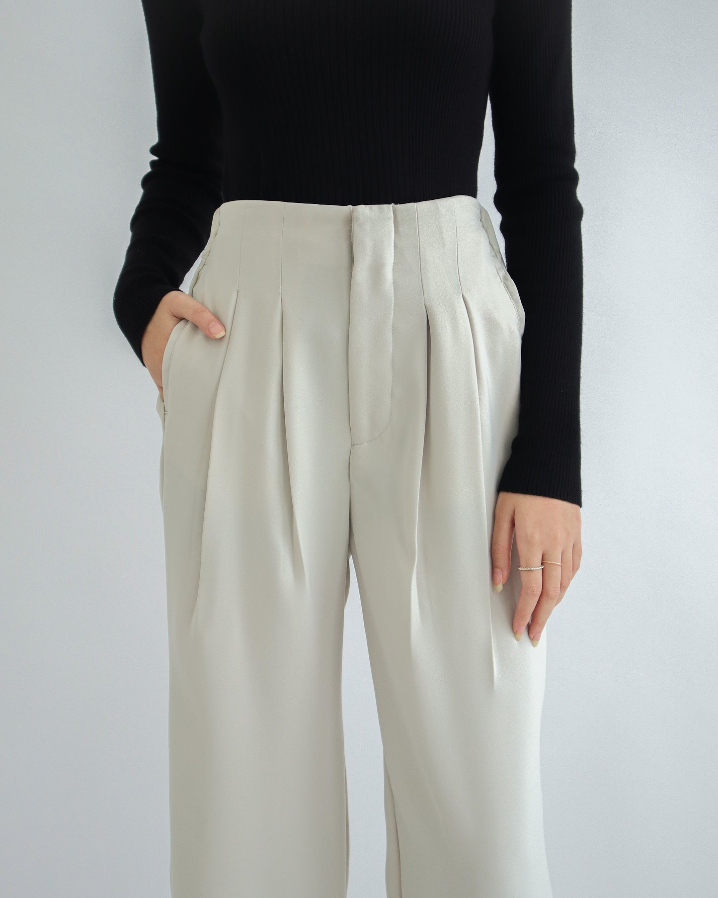 Tatia Highwaisted Ankle Pants With Darts