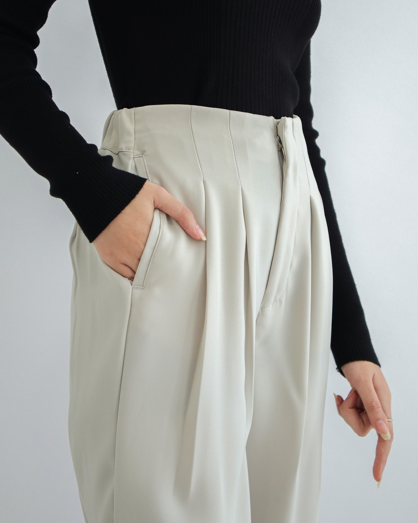 Tatia Highwaisted Ankle Pants With Darts