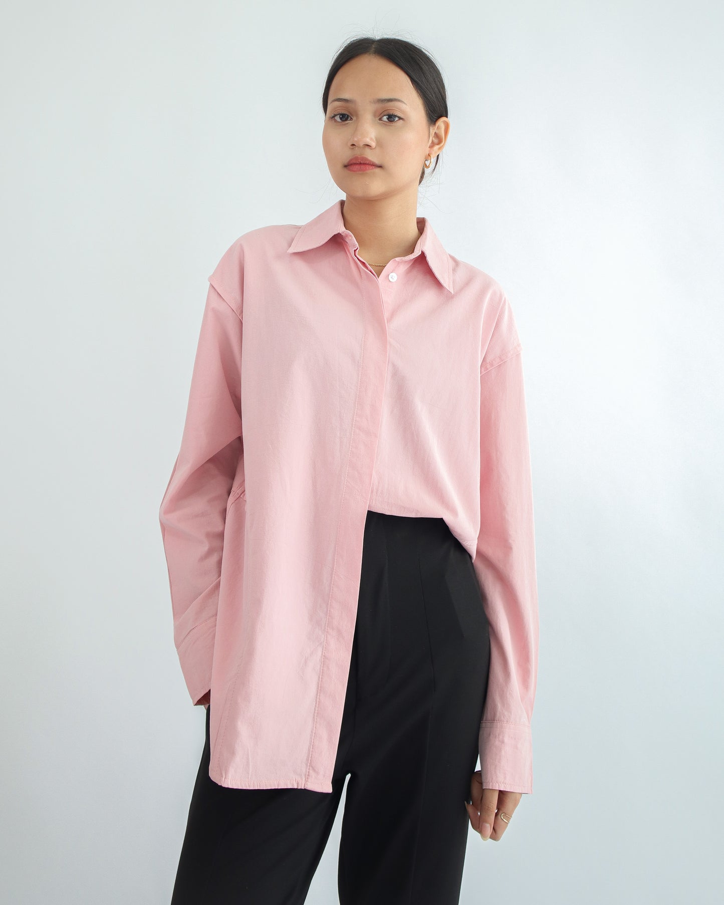 KAIAHATI - Kemeja Oversized Sisi Lipatan Stovia Pink Lembut