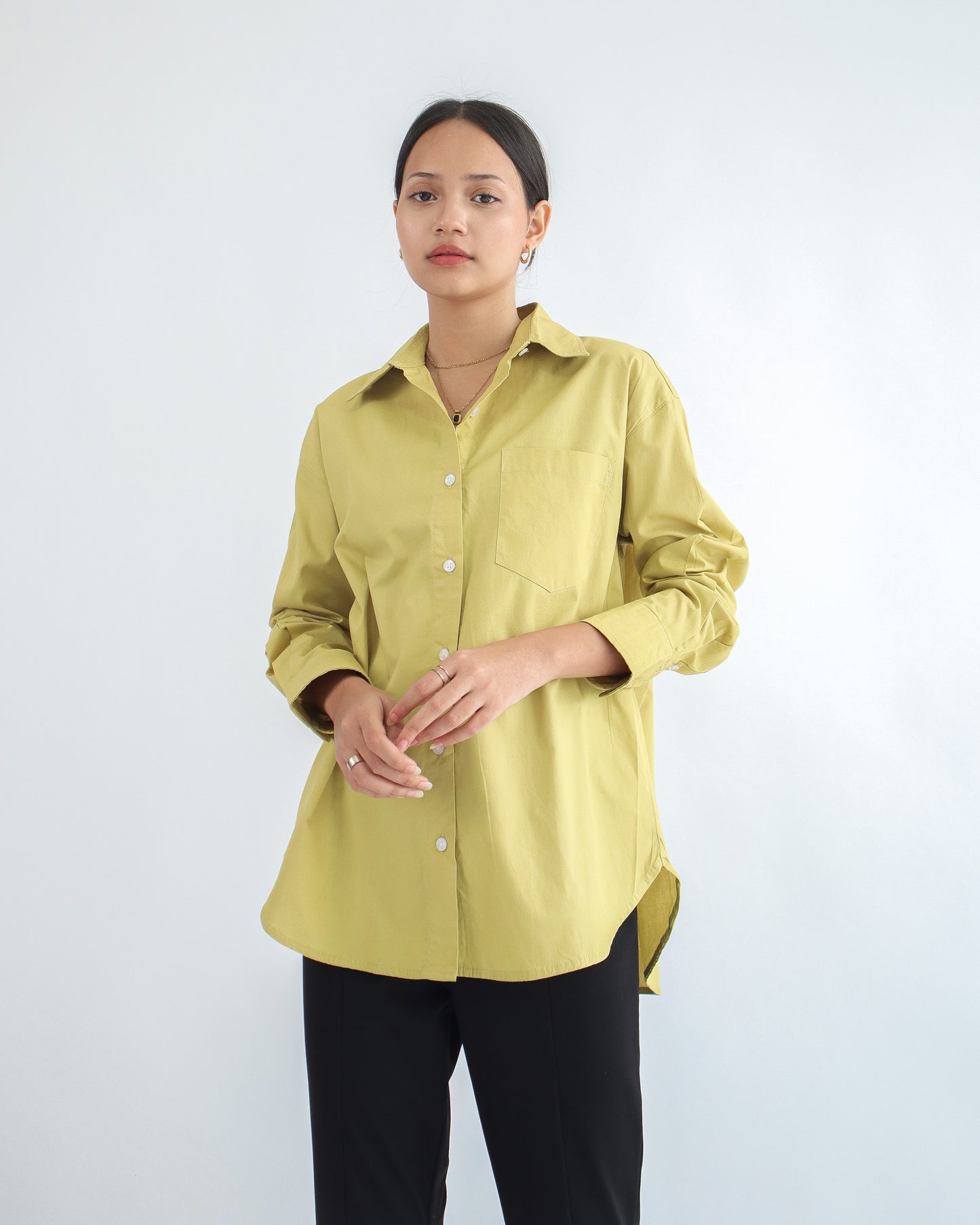 Kemeja Oversized Tania dengan Saku