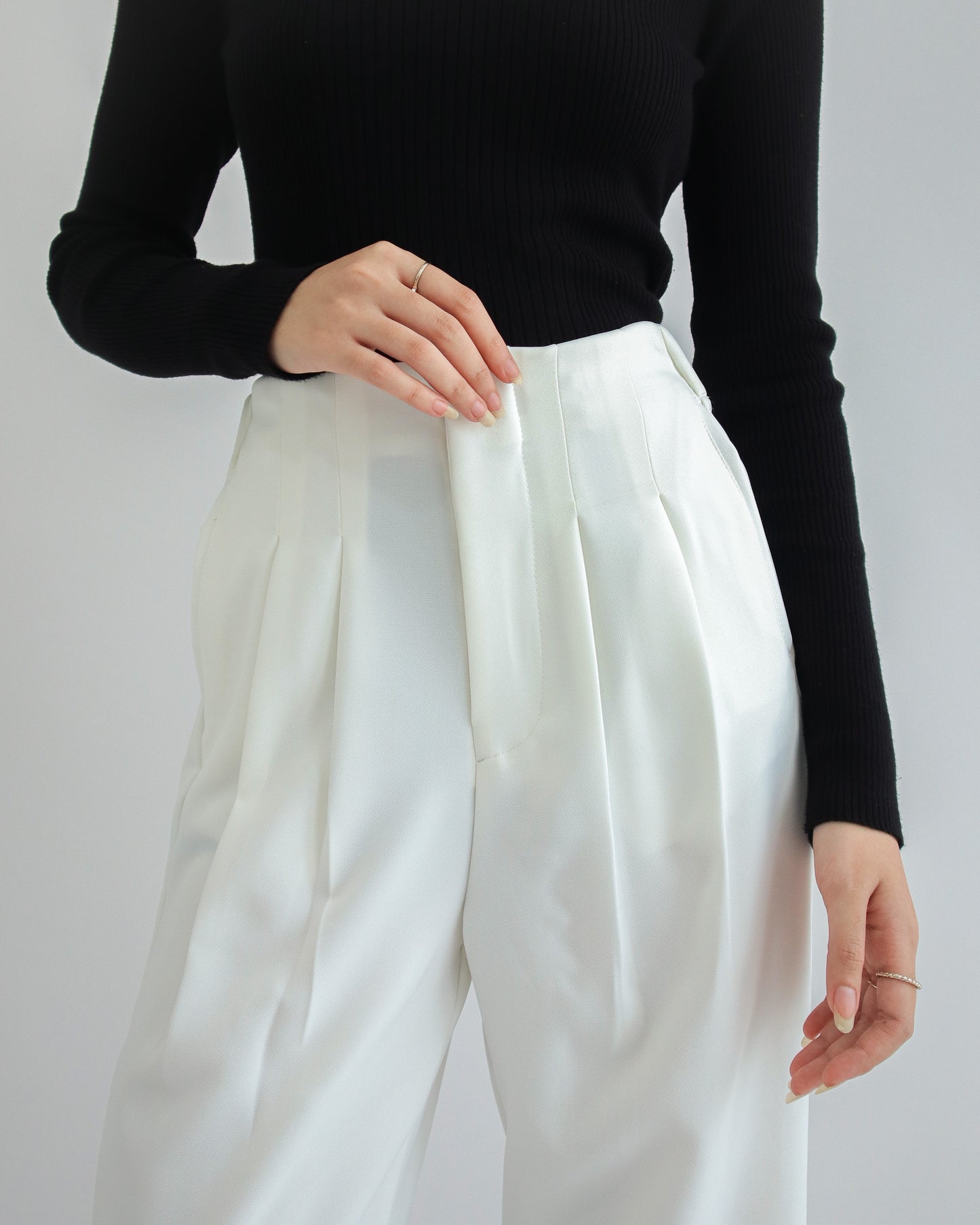 Tatia Highwaisted Ankle Pants with Darts