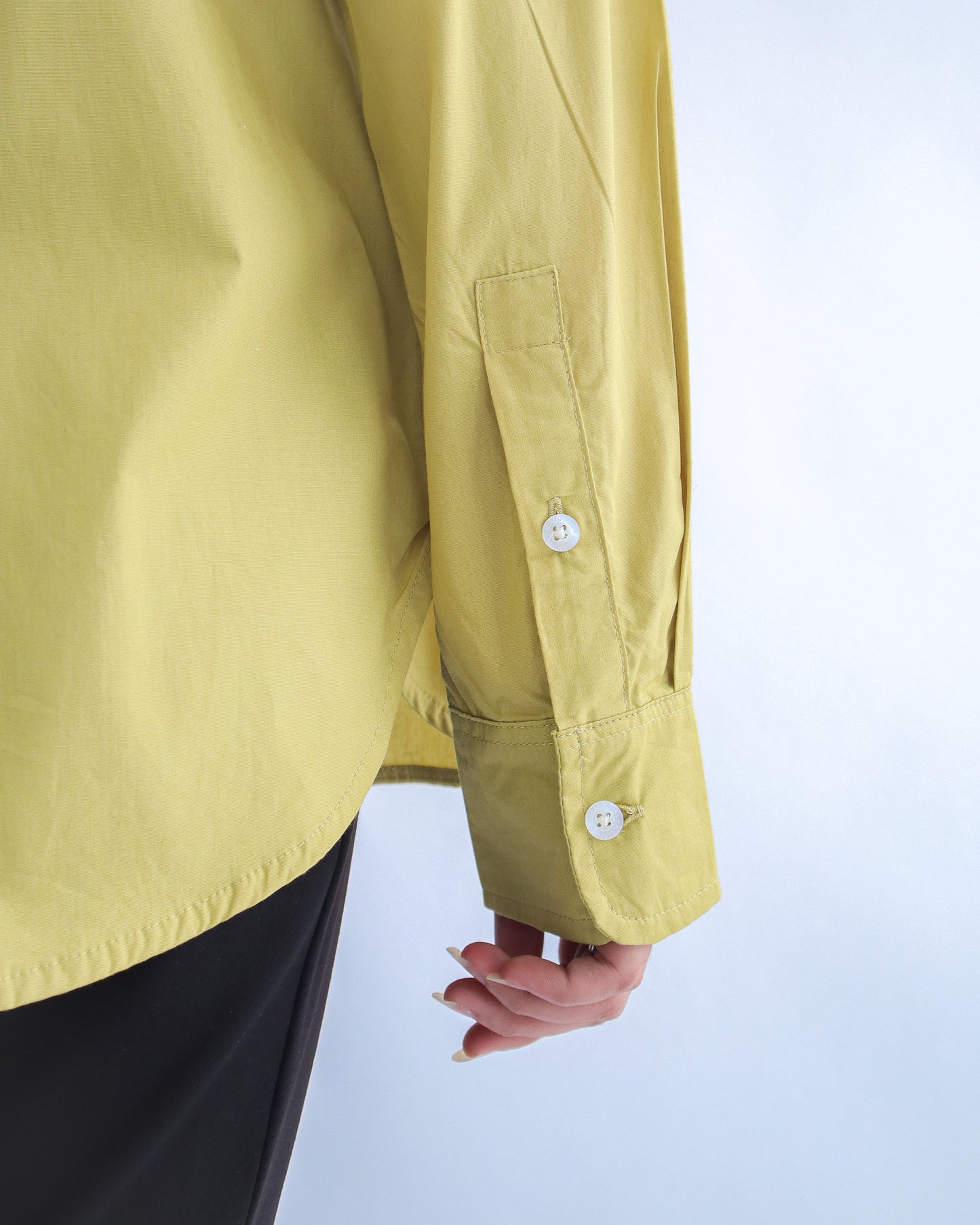 Kemeja Oversized Tania dengan Saku