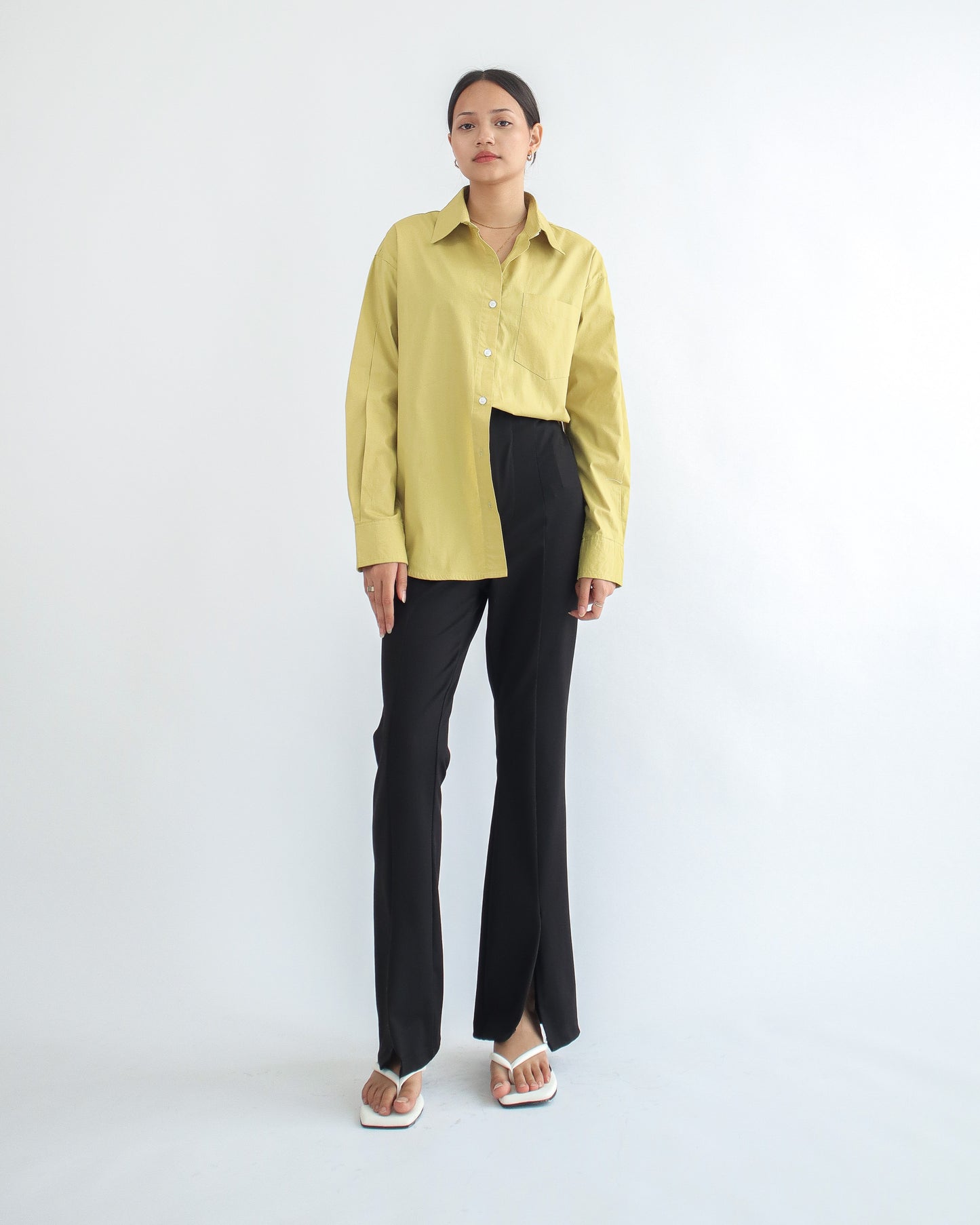 Kemeja Oversized Tania dengan Saku