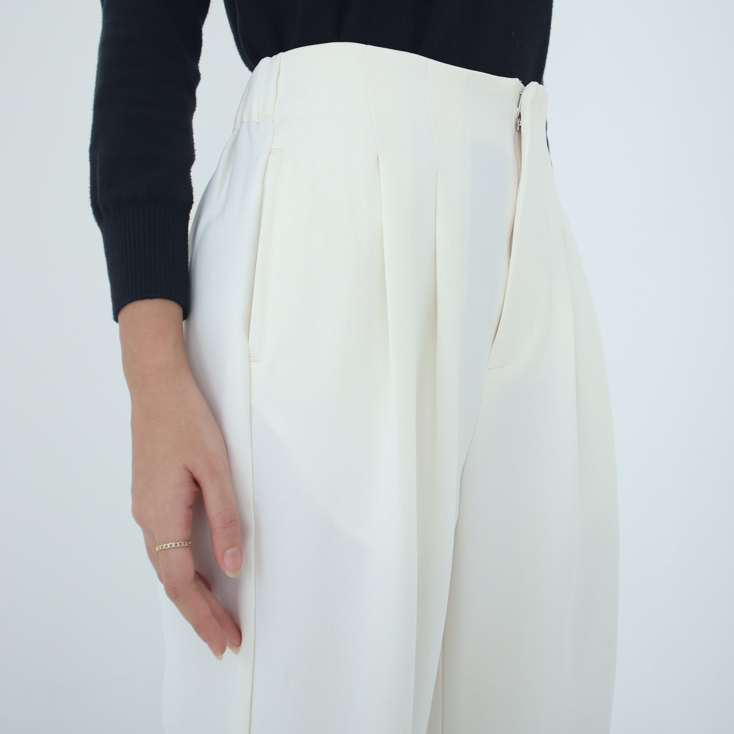 Tatia Highwaisted Ankle Pants with Darts