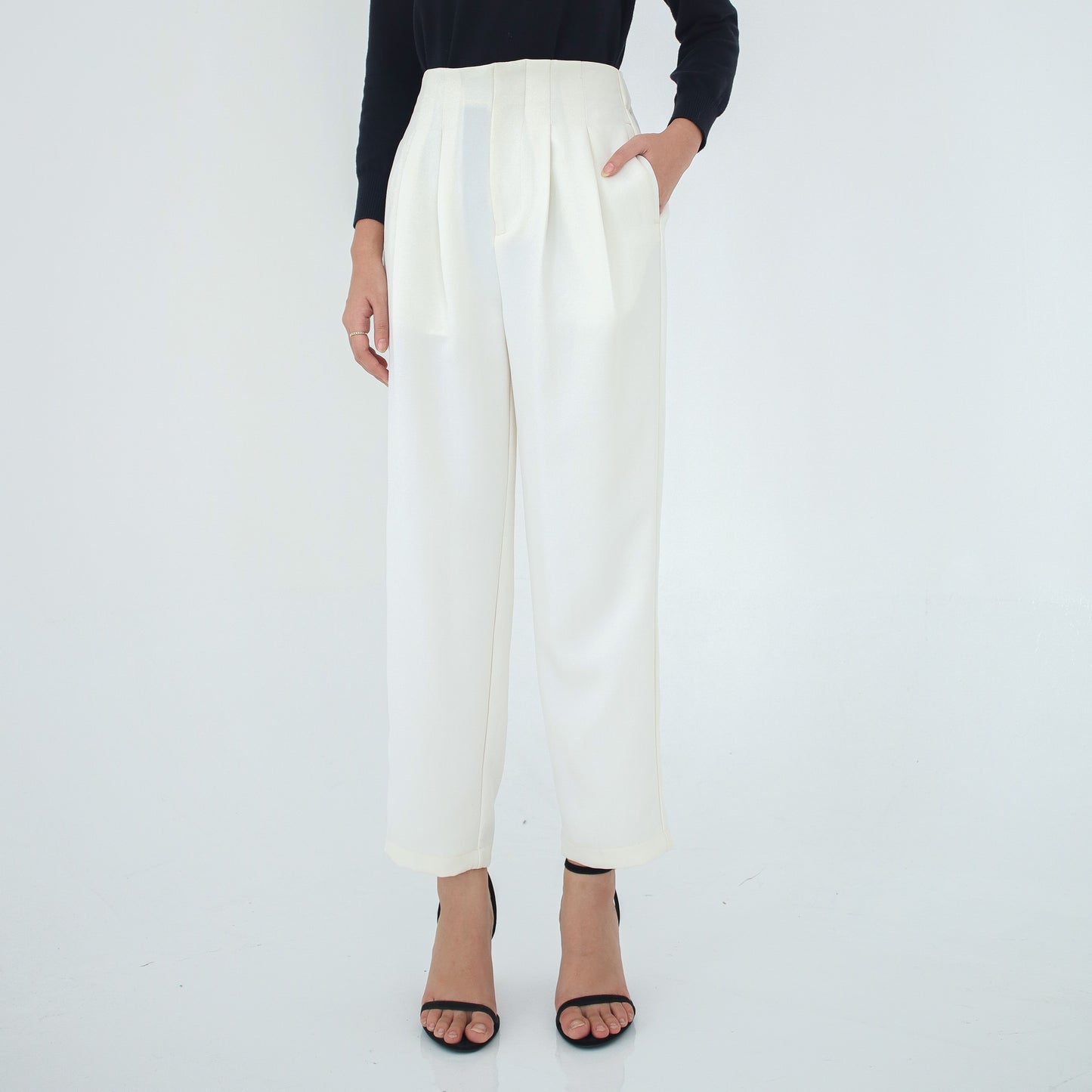 Tatia Highwaisted Ankle Pants with Darts