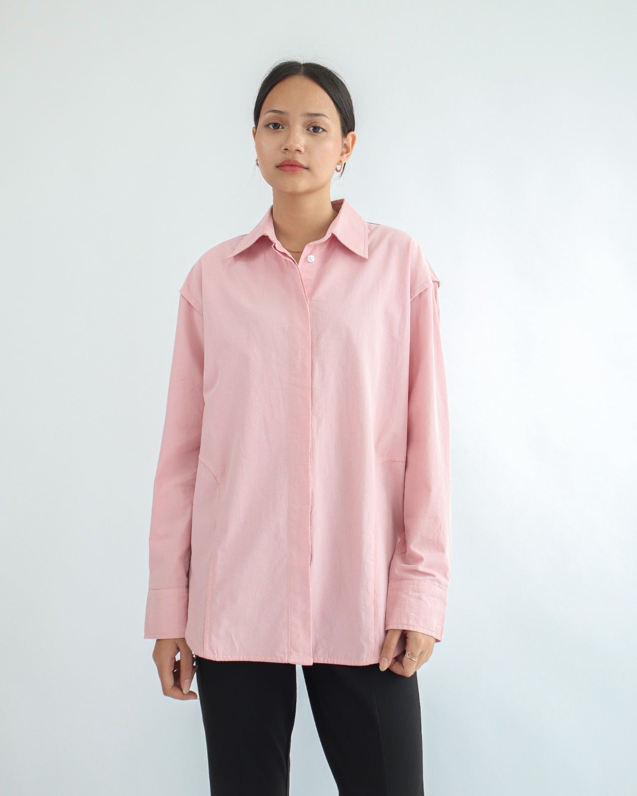 KAIAHATI - Kemeja Oversized Sisi Lipatan Stovia Pink Lembut