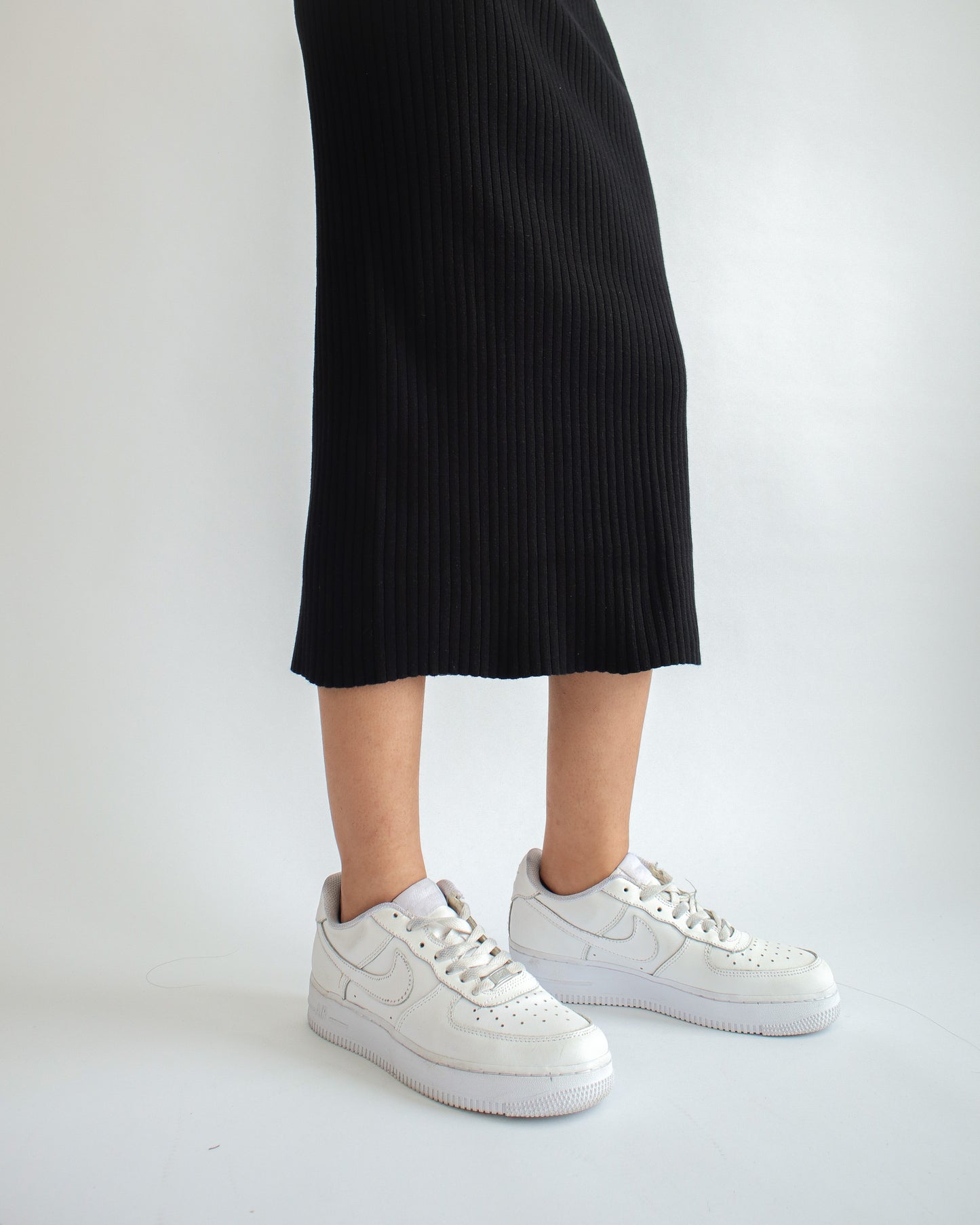 Sofia Ribbed Midi Skirt - Black