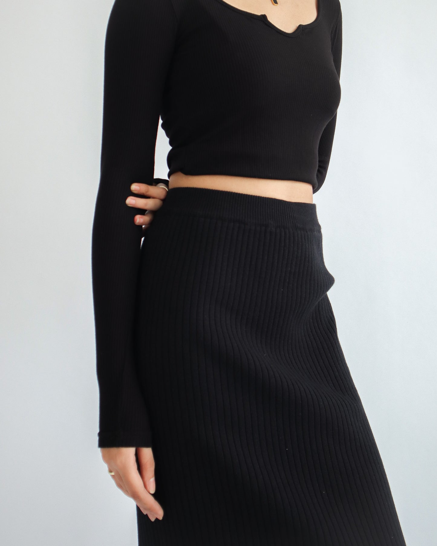 Sofia Ribbed Midi Skirt - Black