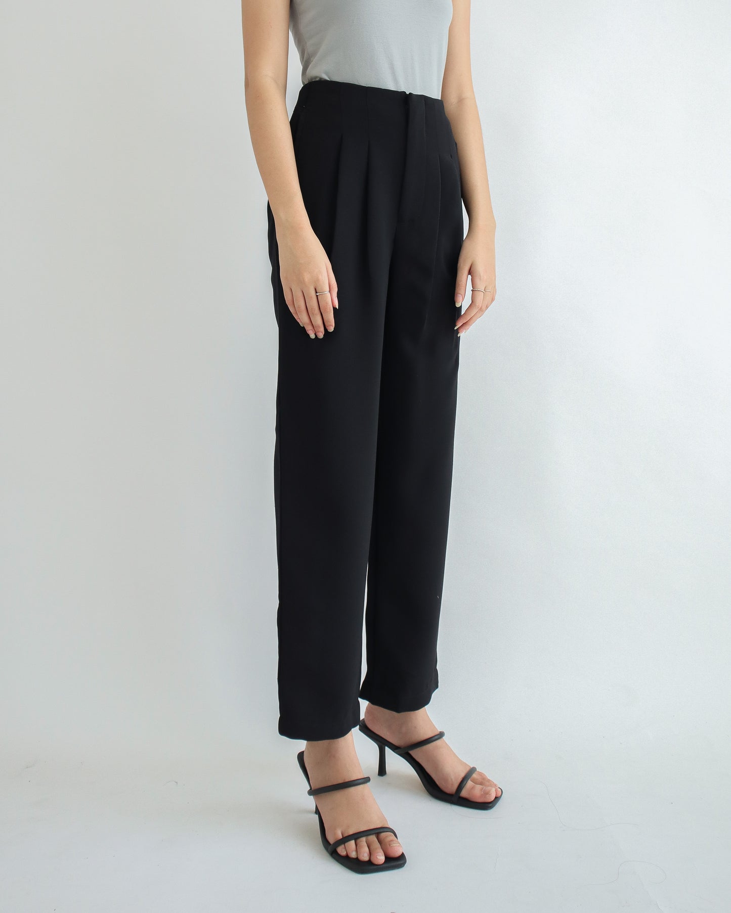 Tatia Highwaisted Ankle Pants with Darts