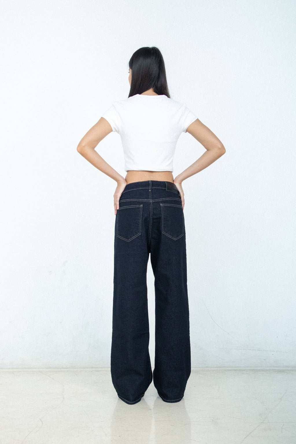 Oia Straight Jeans [PRE-ORDER]