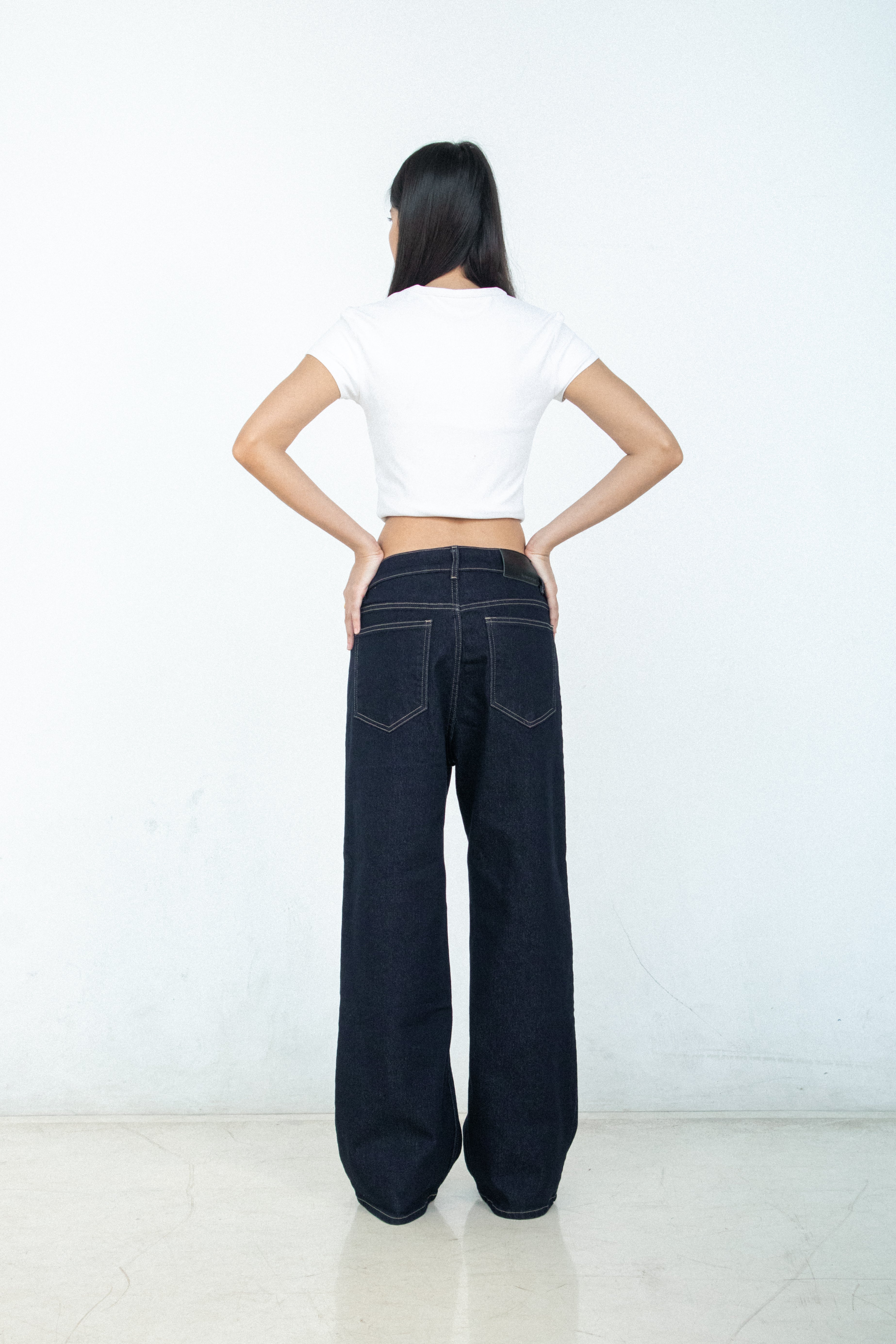 Oia Straight Jeans [PRE-ORDER]