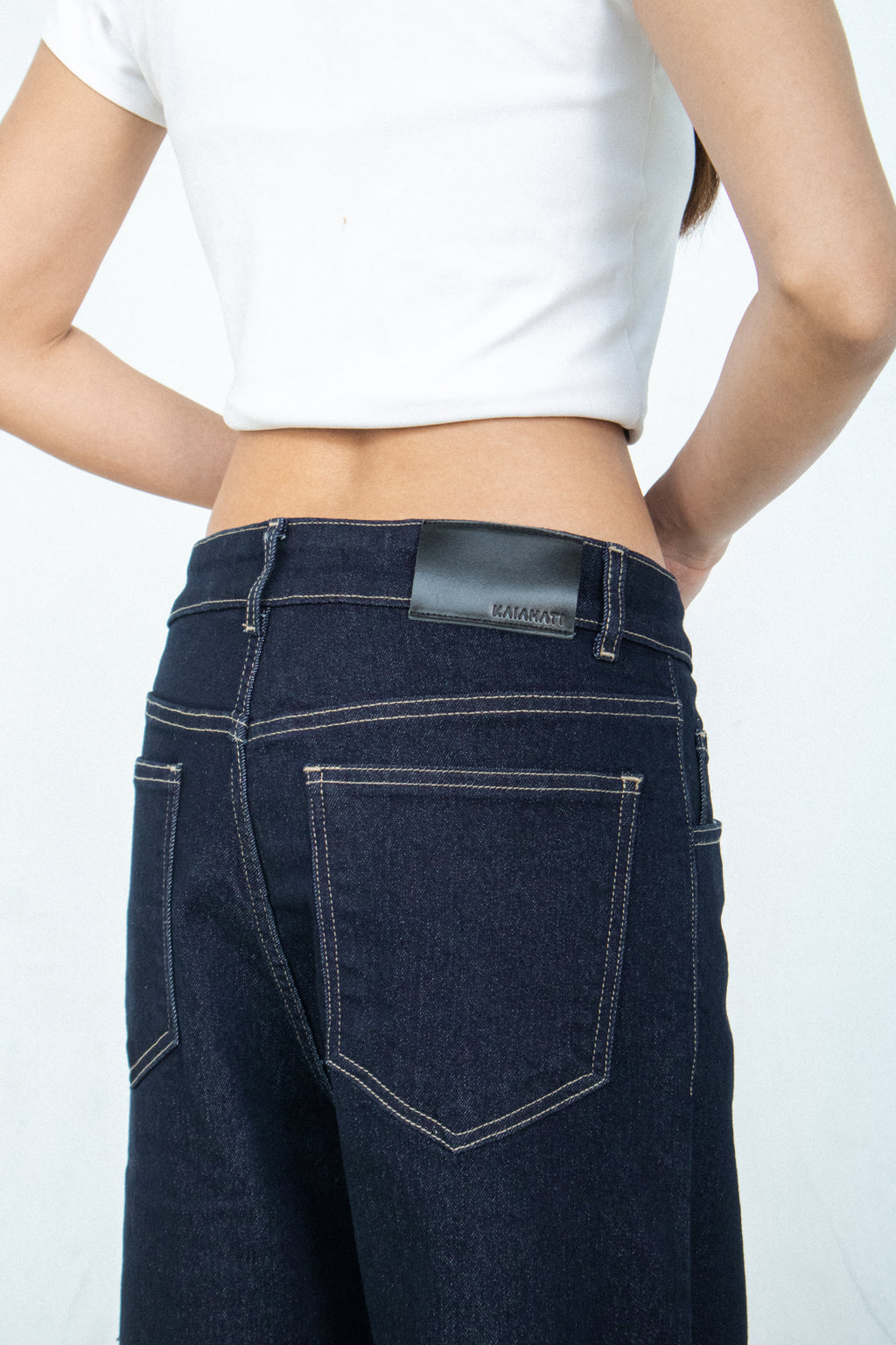 Oia Straight Jeans [PRE-ORDER]