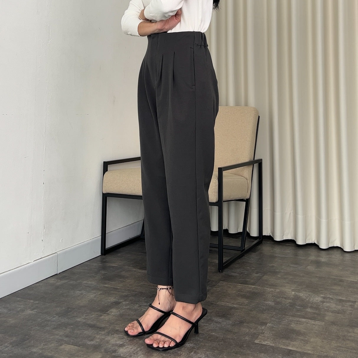 Tatia Highwaisted Ankle Pants with Darts