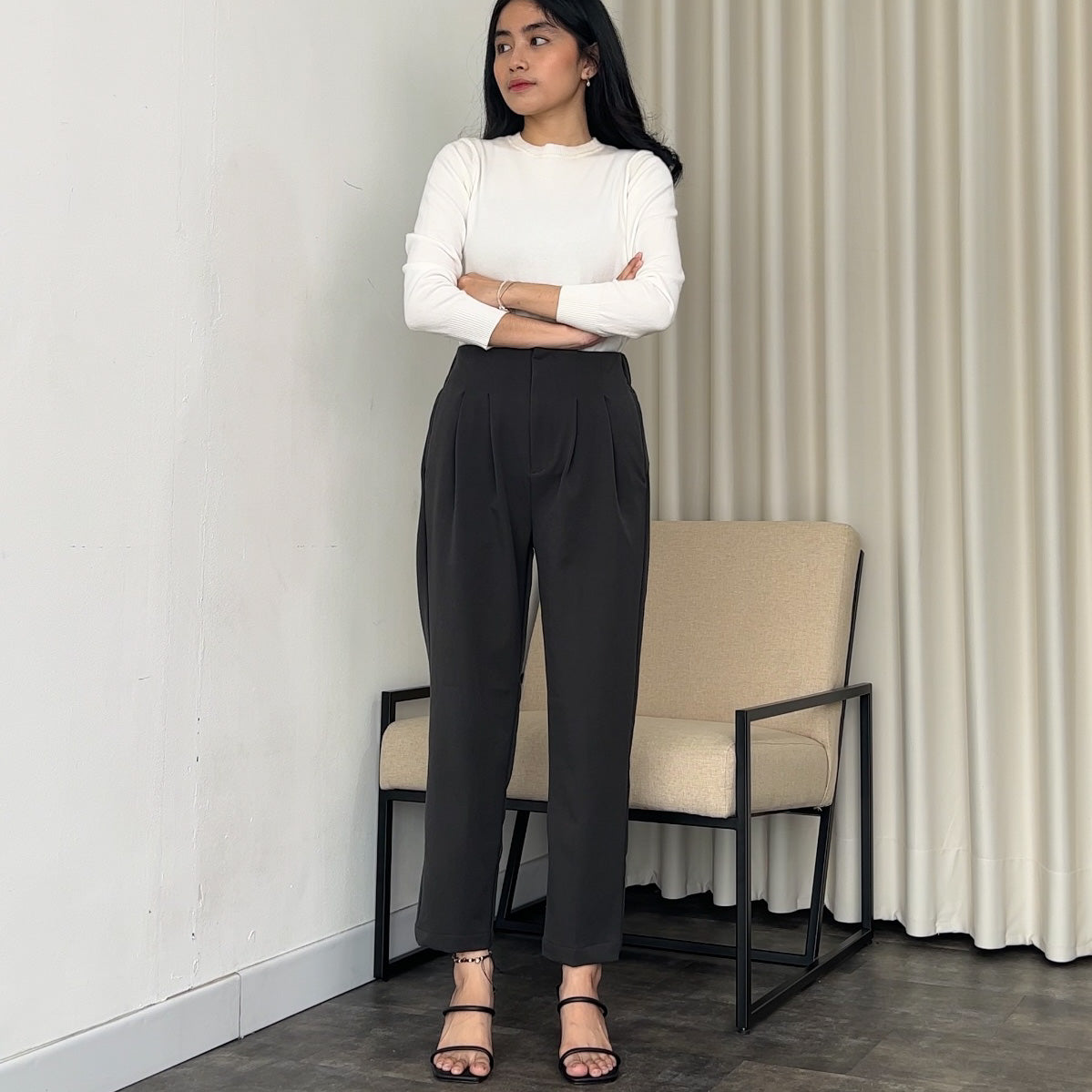 Tatia Highwaisted Ankle Pants with Darts