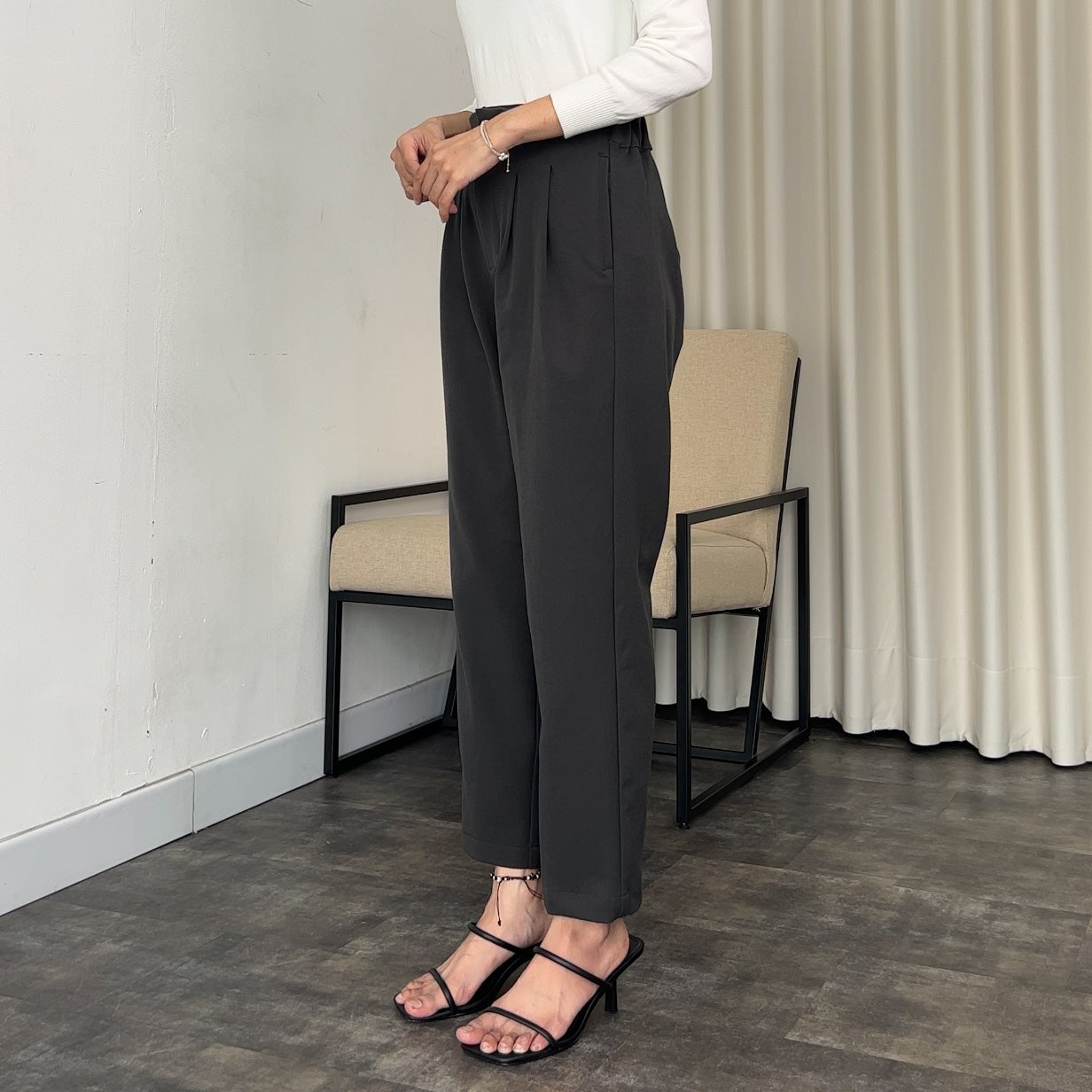 Tatia Highwaisted Ankle Pants with Darts