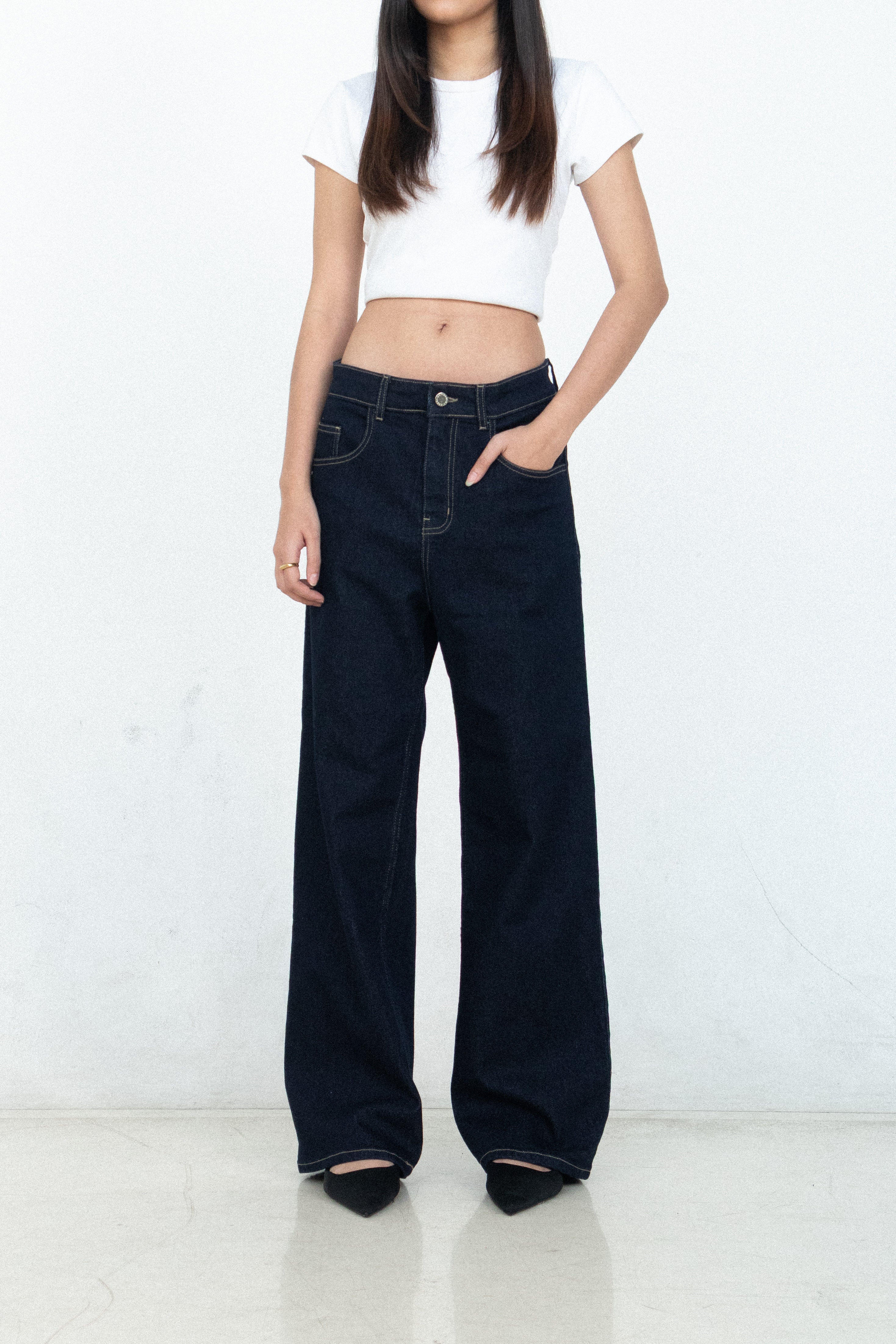 Oia Straight Jeans [PRE-ORDER]
