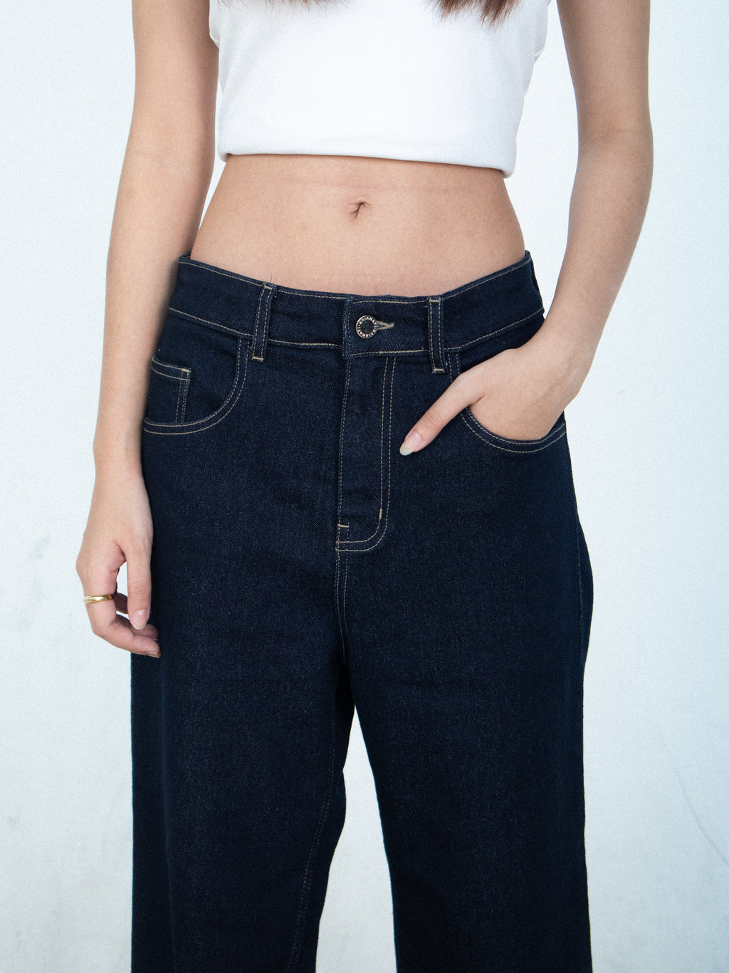 Oia Straight Jeans [PRE-ORDER]