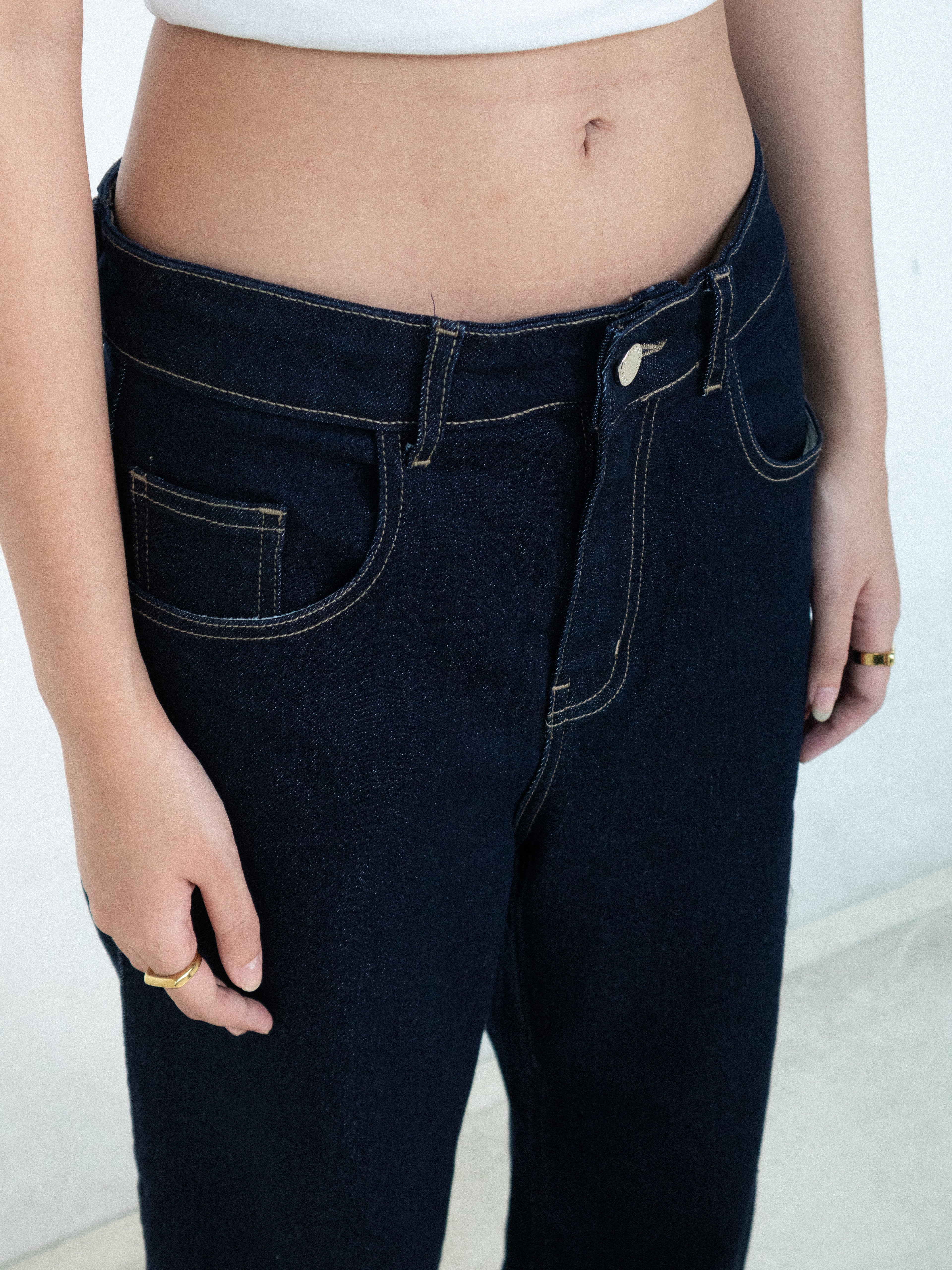 Oia Straight Jeans [PRE-ORDER]