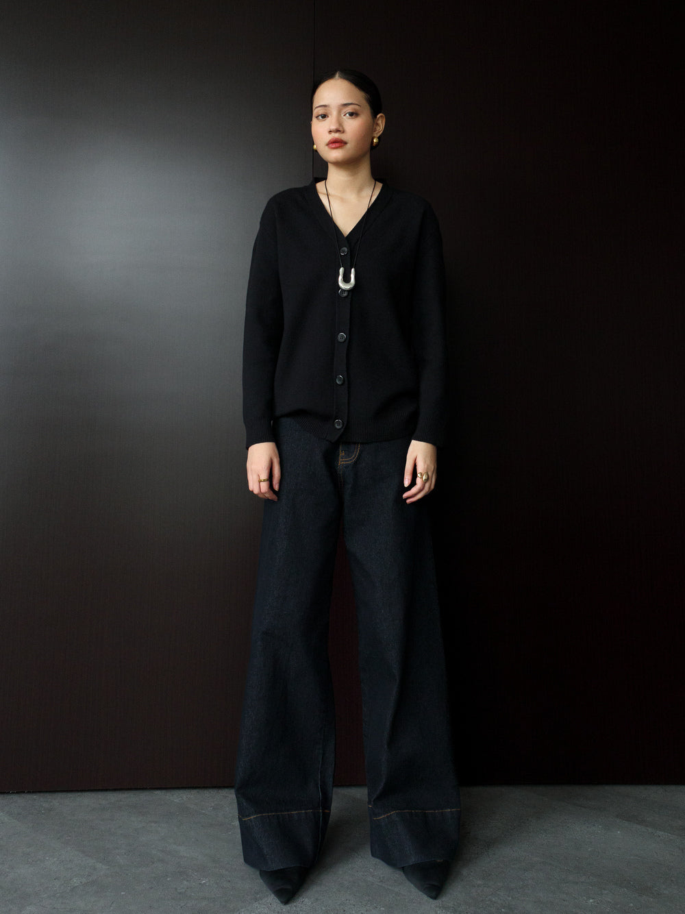 Kia Basic V-neck Cardigan - Black